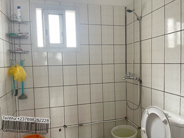 Salle de bain appart meublé Bonapriso Falaise