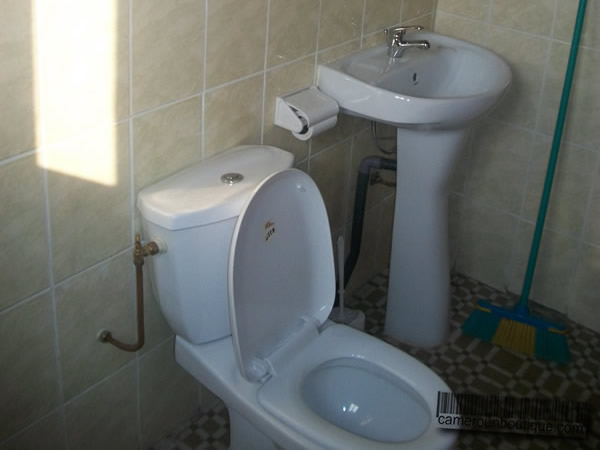 Salle de bain appartement meublé Yaoundé Tropicana