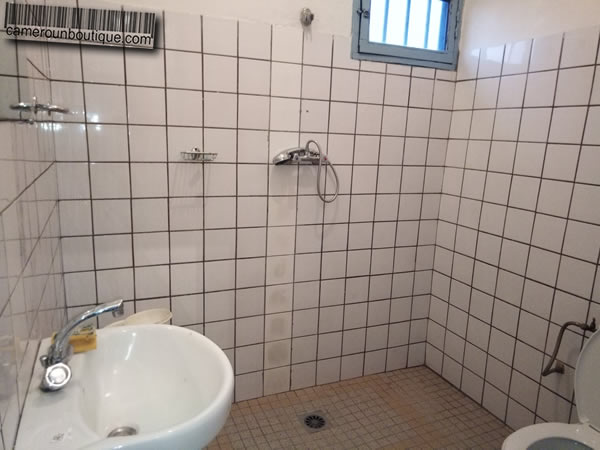 Salle de bain appartement Meublé à Omnisport Yaoundé