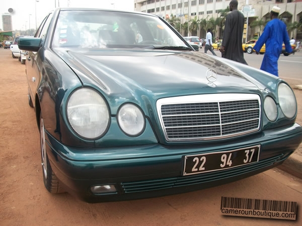 Location Voiture Mercedes Class E 280 à Yaoundé