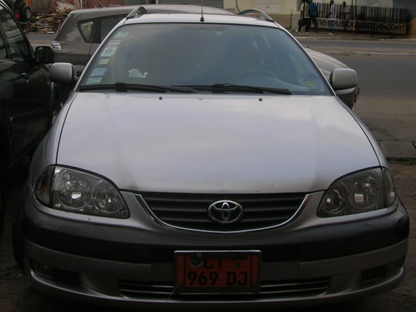 Location Voiture Toyota Avensis Familiale à Douala