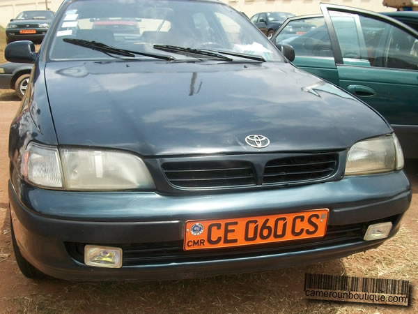 Toyota Carina E à Douala