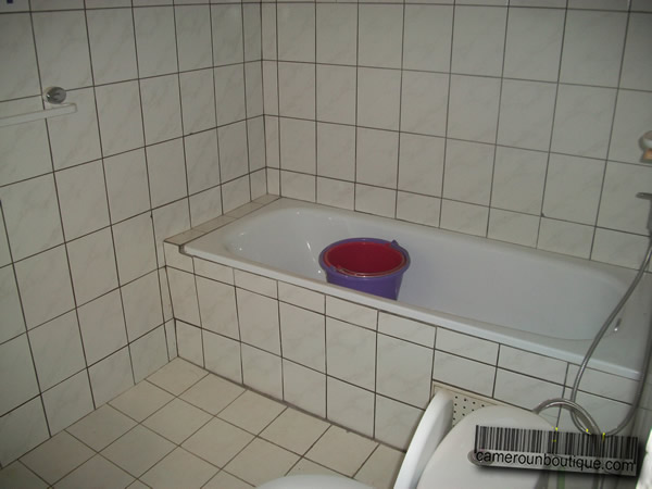 Salle de bain appartement meublé Yaoundé Mvan