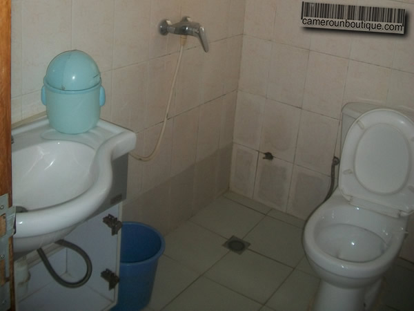 Salle de bain appartement meublé Yaoundé Awae