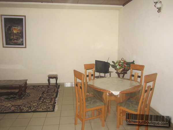 Salle à manger maison meublée à louer Yaoundé Tropicana