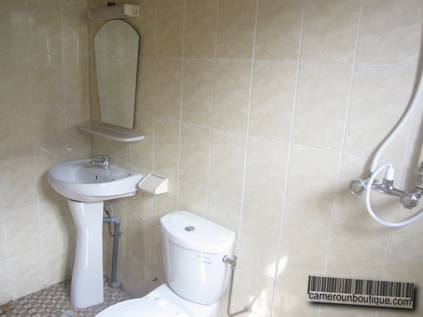 Salle de bain maison meublée à louer Yaoundé Tropicana
