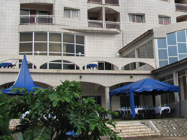 Salle de banquets 250 Places à Yaoundé Tropicana