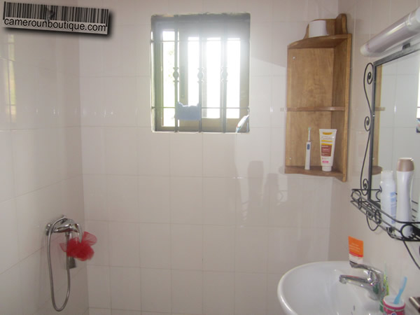 Salle de bain appartement meublé à Nkol Bison Yaoundé