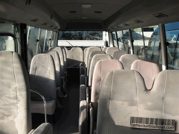Location voiture mini bus Toyota Coaster à Douala