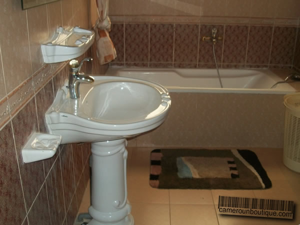Salle de bain appartement meublé Yaoundé Nkomo Maetur