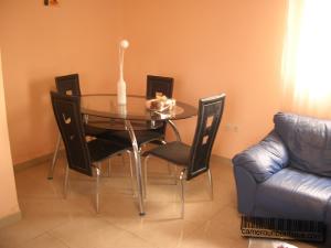 Salle à manger appartement meublé Douala Akwa