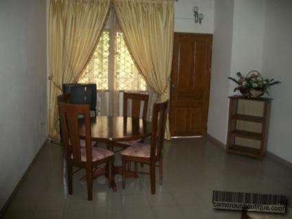 Salon appartement meublé à louer Yaoundé Tropicana