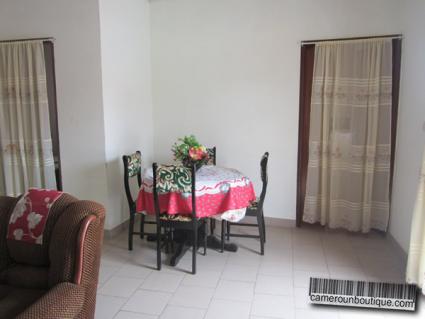 Salle à manger appartement meublé louer à Yaoundé Ekié