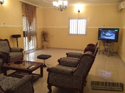 Appartement meublé 3 chambres F4 à louer à Yaoundé Omnisport