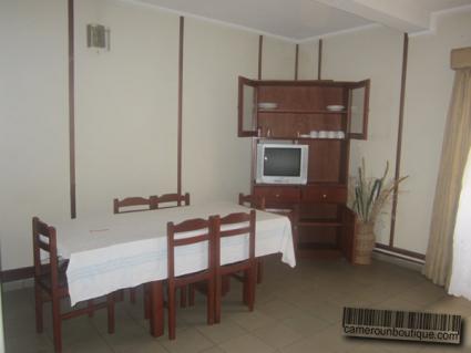 Salle à manger Appartement meublé Yaoundé Tsinga